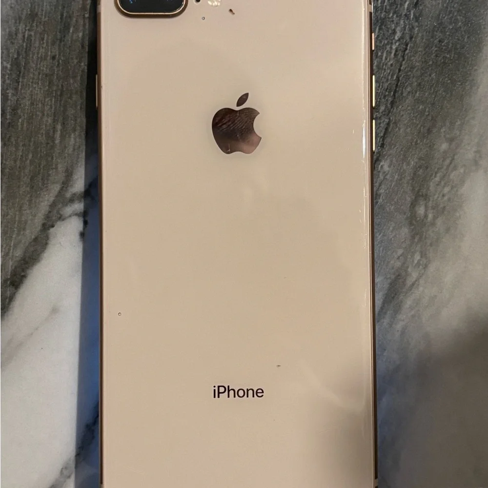 Apple iPhone 8 Plus att in White with White Lightning Charger